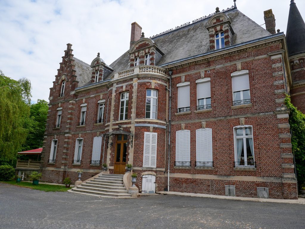 façade ouest du château de Baizieux, étant aujourd'hui l'entrée principale de la demeure